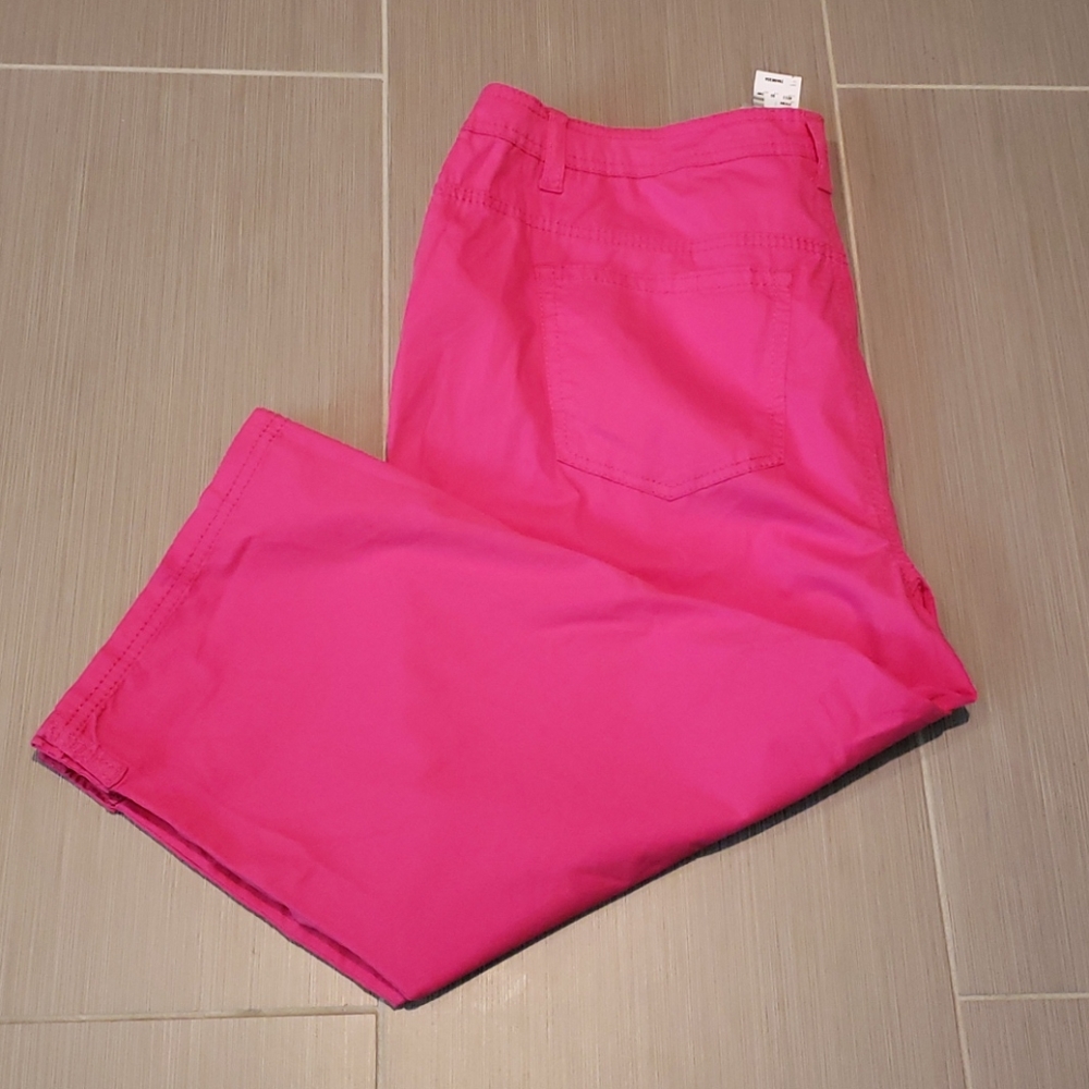 NWT Avenue Capri Pants